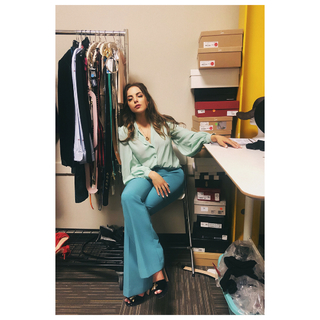 Elizabeth Gillies feet photo thumbnail