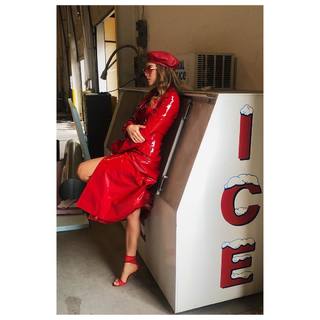 Elizabeth Gillies feet photo thumbnail