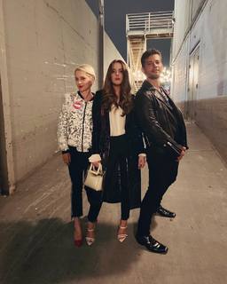 Elizabeth Gillies feet photo thumbnail