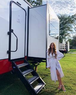 Elizabeth Gillies feet photo thumbnail