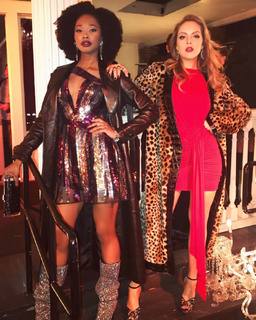 Elizabeth Gillies feet photo thumbnail