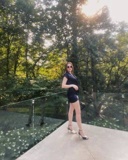 Elizabeth Gillies feet photo thumbnail