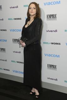 Elizabeth Gillies feet photo thumbnail