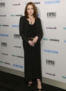 Elizabeth Gillies feet photo thumbnail