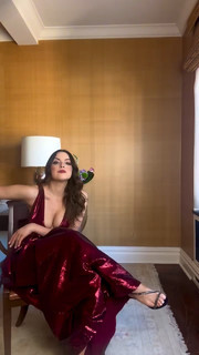 Elizabeth Gillies feet photo thumbnail
