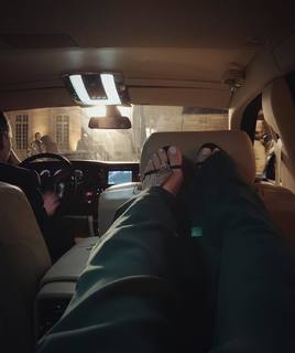 Elizabeth Gillies feet photo thumbnail
