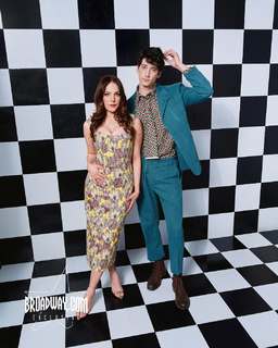 Elizabeth Gillies feet photo thumbnail
