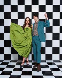 Elizabeth Gillies feet photo thumbnail
