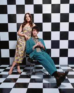 Elizabeth Gillies feet photo thumbnail
