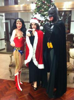 Elizabeth Gillies feet photo thumbnail