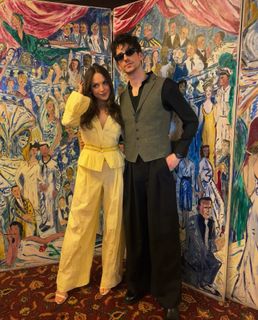 Elizabeth Gillies feet photo thumbnail