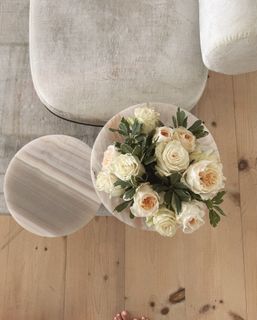 Elizabeth Gillies feet photo thumbnail