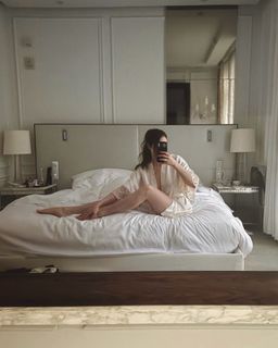 Elizabeth Gillies feet photo 11