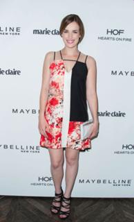 Elizabeth Henstridge feet photo thumbnail