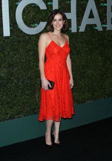 Elizabeth Henstridge feet photo thumbnail
