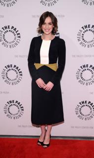 Elizabeth Henstridge feet photo thumbnail
