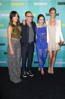 Elizabeth Henstridge feet photo thumbnail