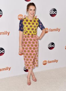 Elizabeth Henstridge feet photo thumbnail
