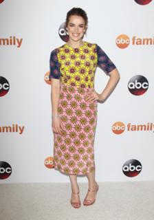 Elizabeth Henstridge feet photo thumbnail