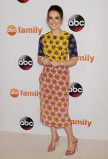 Elizabeth Henstridge feet photo thumbnail