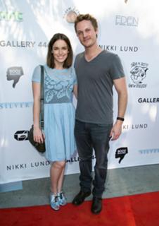 Elizabeth Henstridge feet photo thumbnail