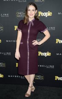 Elizabeth Henstridge feet photo thumbnail