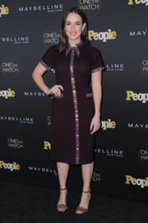 Elizabeth Henstridge feet photo thumbnail