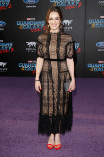 Elizabeth Henstridge feet photo thumbnail
