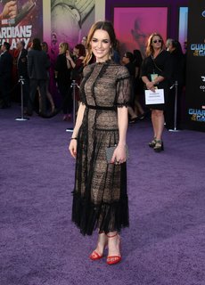 Elizabeth Henstridge feet photo thumbnail