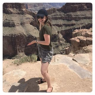 Elizabeth Henstridge feet photo thumbnail