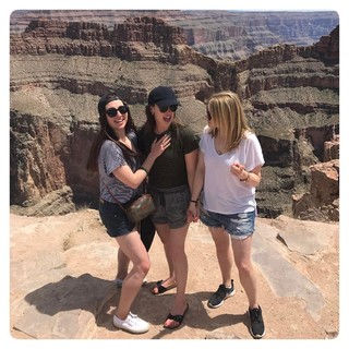 Elizabeth Henstridge feet photo thumbnail