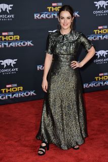 Elizabeth Henstridge feet photo thumbnail