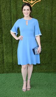 Elizabeth Henstridge feet photo thumbnail