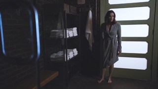 Elizabeth Henstridge feet photo thumbnail