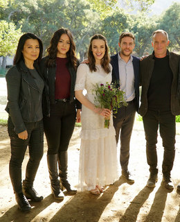 Elizabeth Henstridge feet photo thumbnail