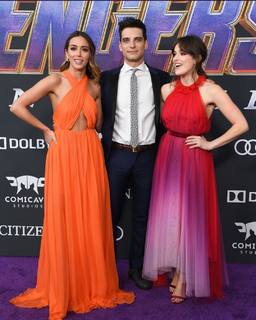 Elizabeth Henstridge feet photo thumbnail