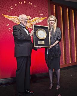 Elizabeth Holmes feet photo thumbnail