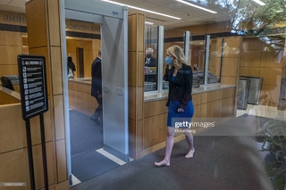 Elizabeth Holmes feet photo thumbnail