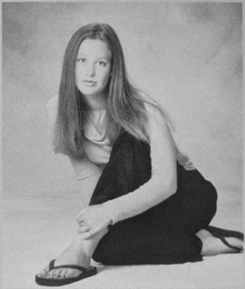 Elizabeth Holmes feet photo thumbnail