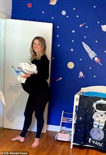 Elizabeth Holmes feet photo thumbnail