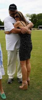 Elizabeth Hurley feet photo thumbnail