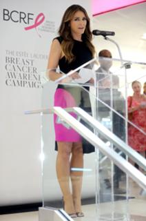 Elizabeth Hurley feet photo thumbnail