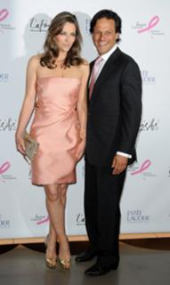 Elizabeth Hurley feet photo thumbnail