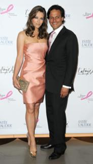 Elizabeth Hurley feet photo thumbnail