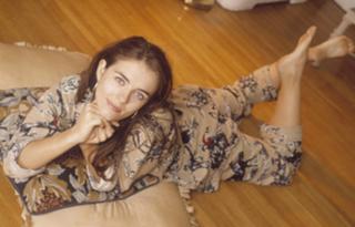Elizabeth Hurley feet photo thumbnail