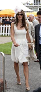 Elizabeth Hurley feet photo thumbnail