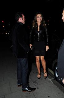 Elizabeth Hurley feet photo thumbnail