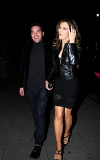 Elizabeth Hurley feet photo thumbnail