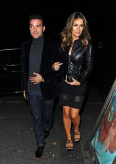 Elizabeth Hurley feet photo thumbnail