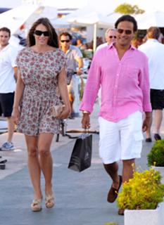 Elizabeth Hurley feet photo thumbnail